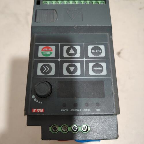 议价V&T变频器VM600-2S2R2VM600-2S1R5VM600-2S0R75