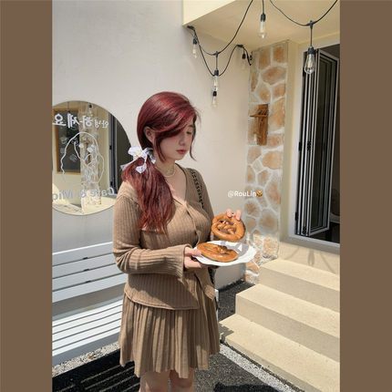 小肉琳/日落麦田/微胖mm显瘦遮肉套装针V领织开衫半身裙两件套女