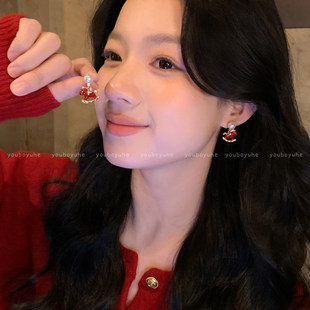 福马盈门~红色珍珠小马耳钉女2026新年巨好看耳环本命年银针耳饰