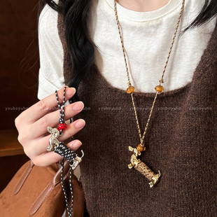 金属腊肠小狗编织绳吊坠项链女高级感精致长款毛衣链小众设计配饰