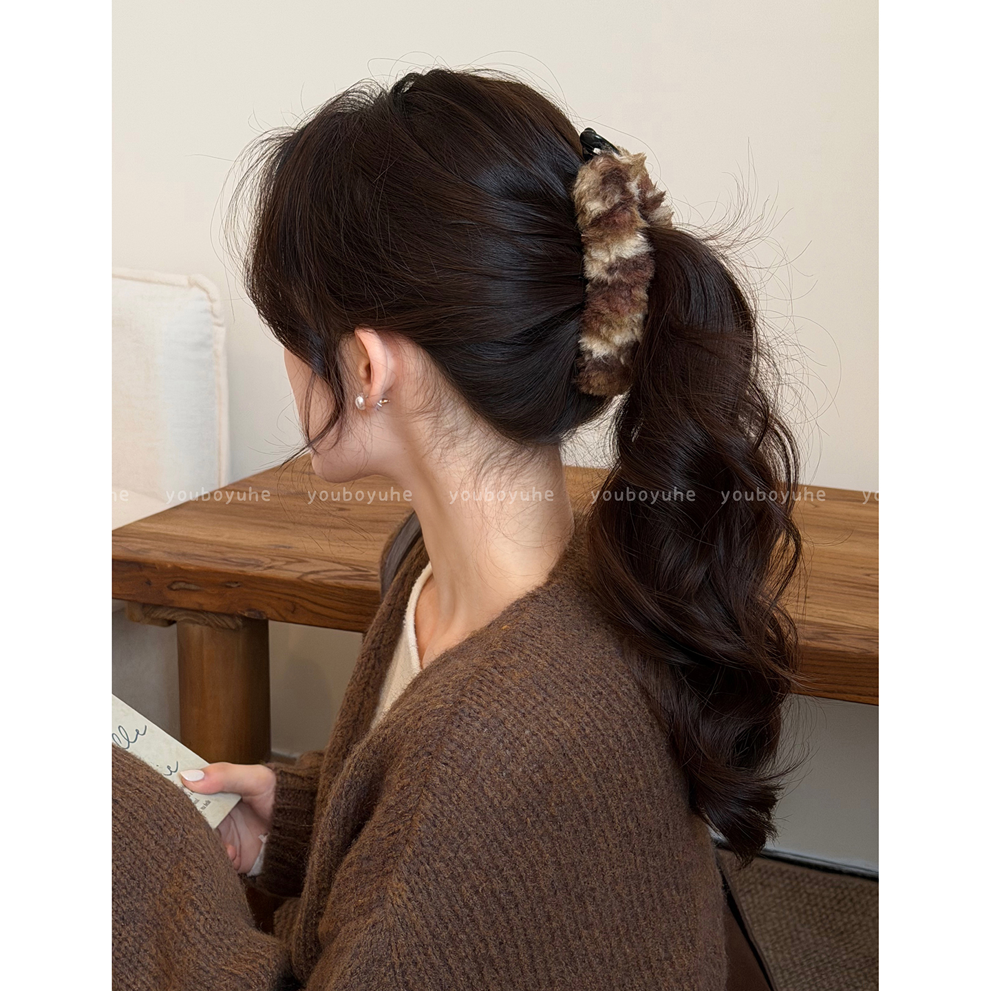 秋冬毛绒撞色高级感百搭香蕉夹