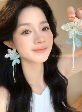 手作刺绣蓝色撞色花朵耳钉女款夸张海边耳环度假风无耳洞耳夹耳饰