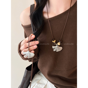 一叶知秋~ 银杏叶串珠项链女轻奢小众毛衣链秋冬高级感挂脖配饰品