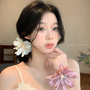 精致白花珍珠发圈女氛围感低马尾扎发头花高级感韩系拍照花瓣发饰