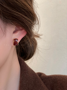 新年红色滴釉耳环女高级感复古港风耳钉2025新款过年独特设计耳饰