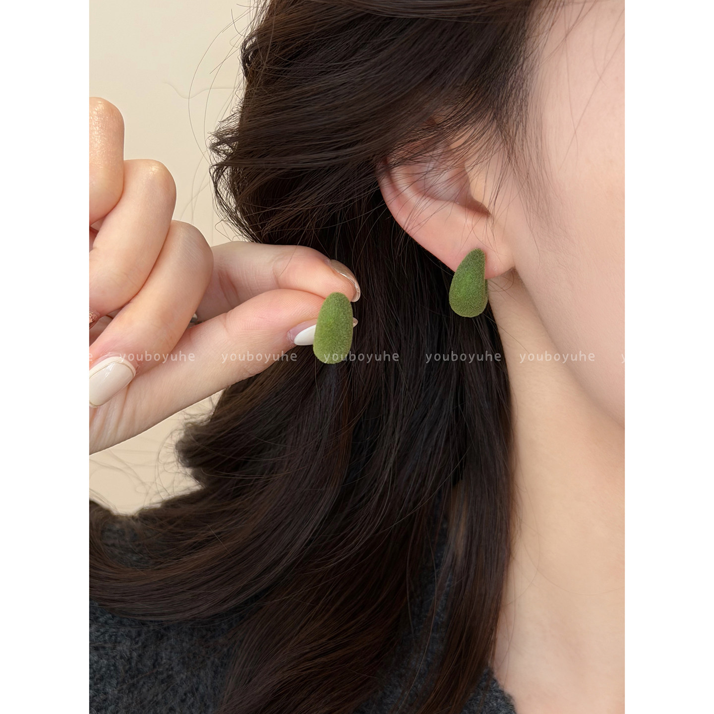 清新糖果色植绒耳环女2026新款独特漂亮气质耳钉小众设计银针耳饰