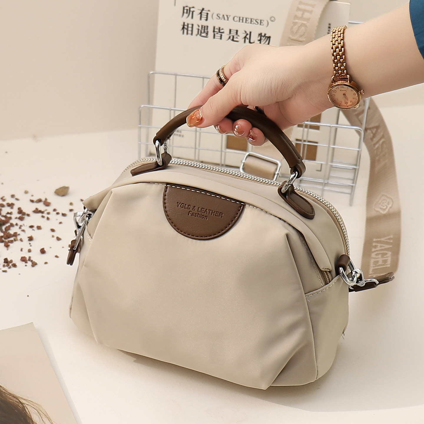 大容量牛津布包女式2026新款帆布斜挎包休闲轻便妈妈包通勤手提包