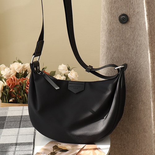 2026新款女防水牛津布饺子腋下包