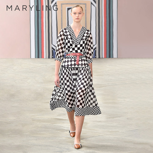 MARYLING 玛俪琳时尚优雅黑白棋盘格纹V领收腰a字连衣裙A1BC65650