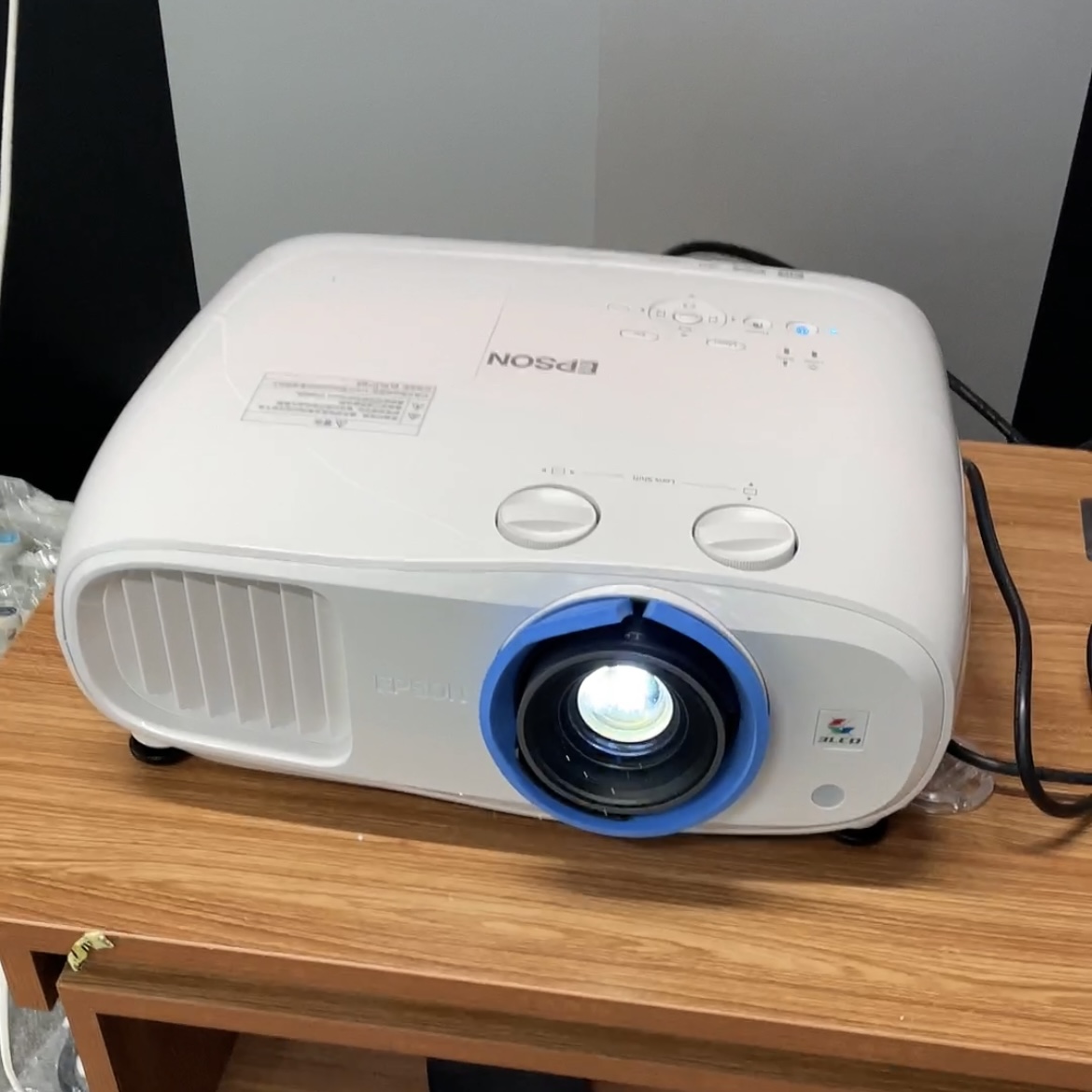 爱普生全新tw5800,tw7000,tw750,fh06,fh52全国联保投影机