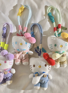 动漫卡通背带裤毛绒HelloKittyKT公仔挂件短款手绳适用于手机壳可爱学生网红包挂饰女款钥匙扣链ccd便携手腕
