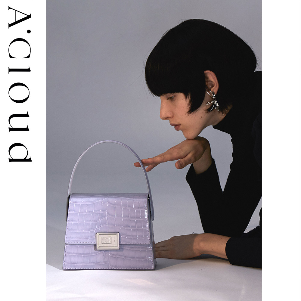 【明星同款】A.Cloud赵露思同款书本锁扣鳄鱼纹中K箱型手提包