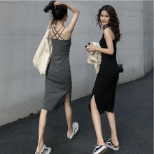辣妹赫本风又a又飒吊带连衣裙女夏高腰显瘦开叉包臀裙打底小黑裙