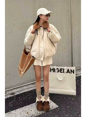 秒发诗歌兰89690时髦个性设计感羊羔毛翻领白鸭绒羽绒服女2025冬