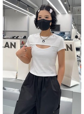 秒发诗歌兰58272时尚白色后背字母镂空月亮短袖上衣26早春款女装