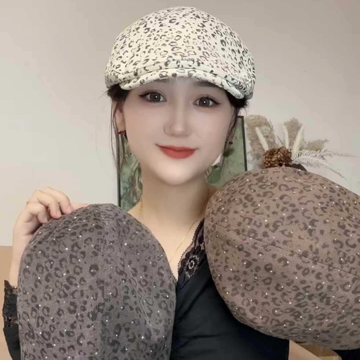 豹纹水钻前进帽子女春秋新款日系简约百搭显脸小鸭舌帽时尚画家帽