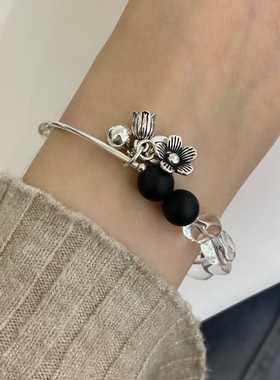 S925银质感小花方牌球球手链