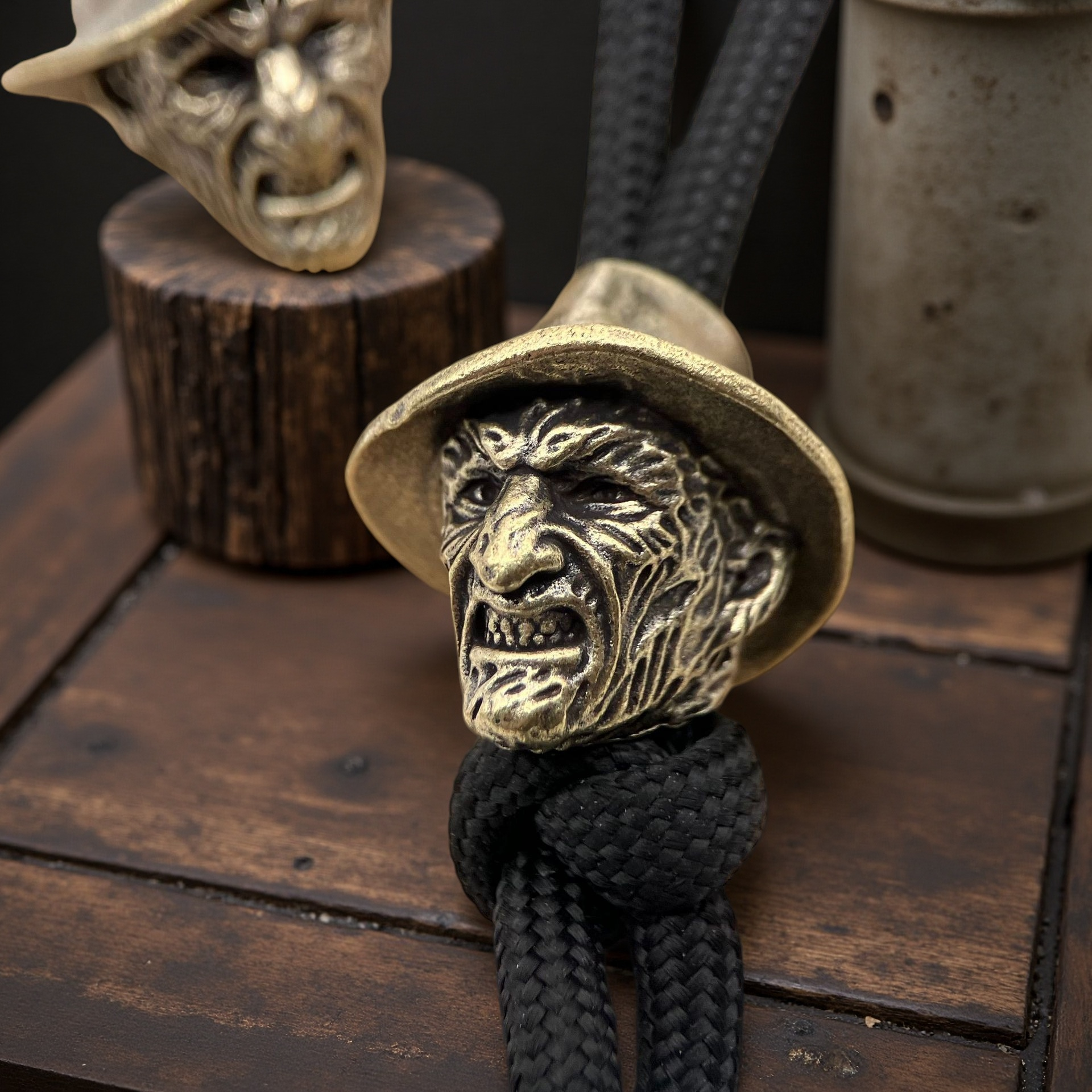 复古弗莱迪刀坠EDC编织伞绳坠