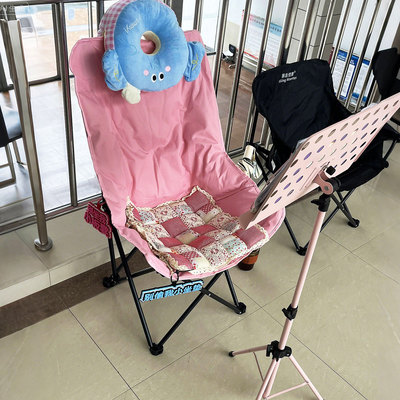 很喜欢我粉色的室外背书战场~~