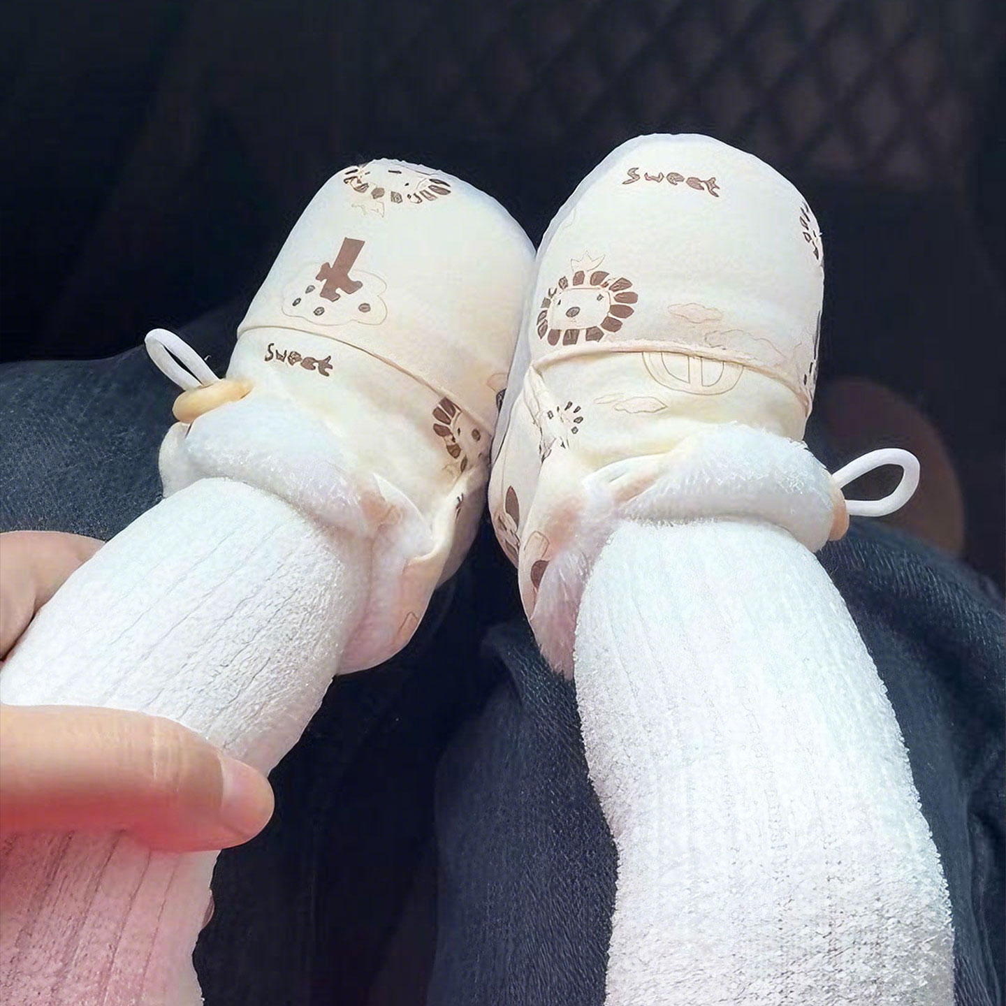 遛娃穿抽绳鞋，暖暖的还蹬不掉~