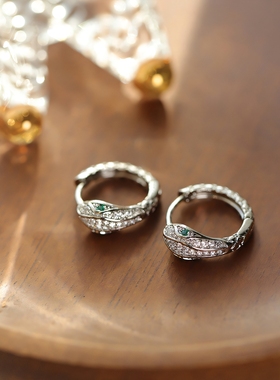 精致锆石灵蛇耳扣女ins冷淡风蛇年通勤耳环小众简约新款耳饰批发