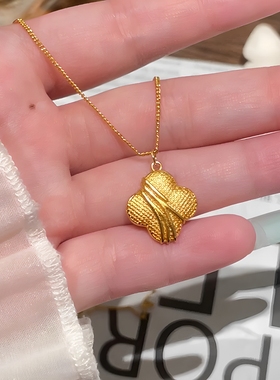 四叶草项链女复古小众设计感金色叶子吊坠锁骨链时尚通勤配饰新款