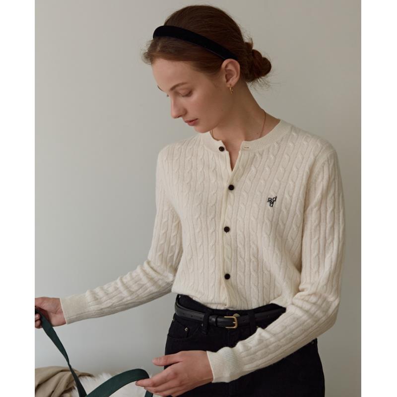 经典法藏蓝毛式花刺通绣针IPI织开衫勤圆领纯麻棉灰色毛衣外套上