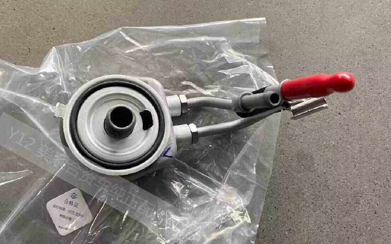 别克全新GL8君威君越2.0T发动机机油散热器 昂科威原厂机油格底座