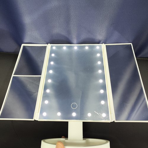 LED化妆镜带灯大号三折台式台灯镜子 两倍三倍放大 180°旋转