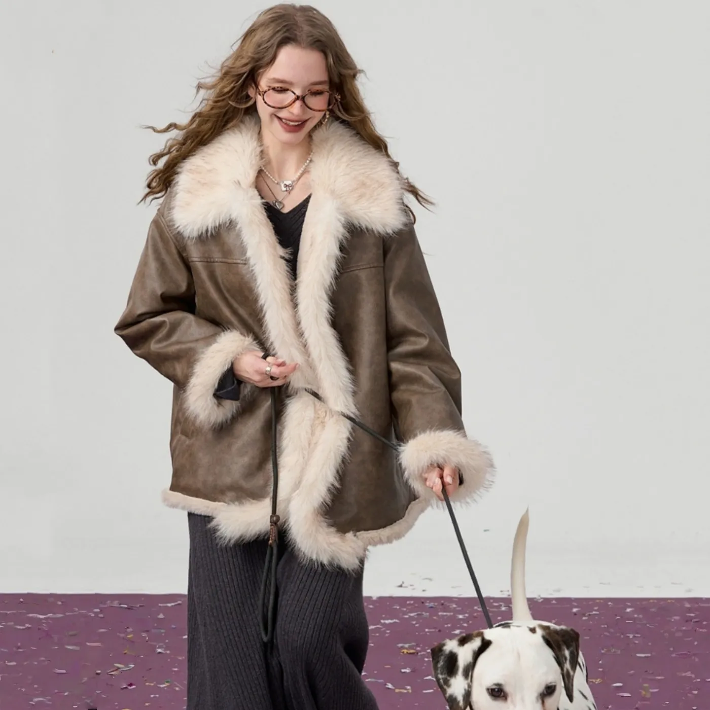 咖色毛绒绒pu皮衣外套女秋冬加厚派克服2025年新款高级感棉服上衣