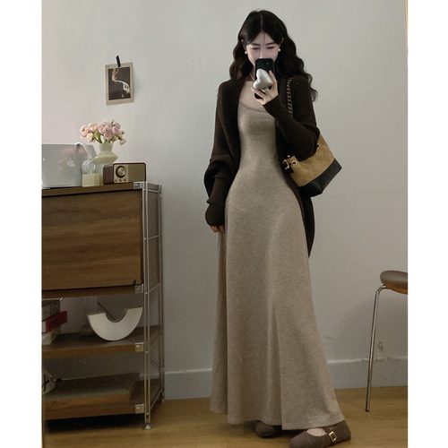 韩系氛围感秋冬厚款针织开衫裙子