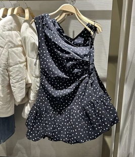 VM NY NB UR2025夏时尚辣妹风百搭波点斜肩领褶皱花苞连衣裙短裙