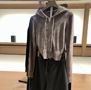 VM NY NB UR2026春百搭休闲潮流绒面连帽短款拉链针织开衫外套女