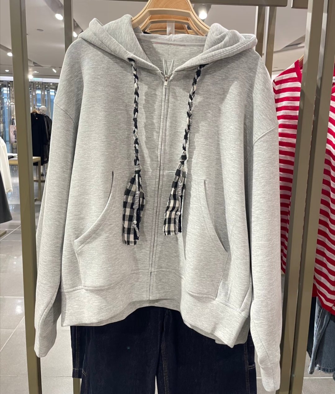 VM NY NB UR2025冬时尚百搭休闲风宽松抽绳连帽长袖卫衣外套女ins