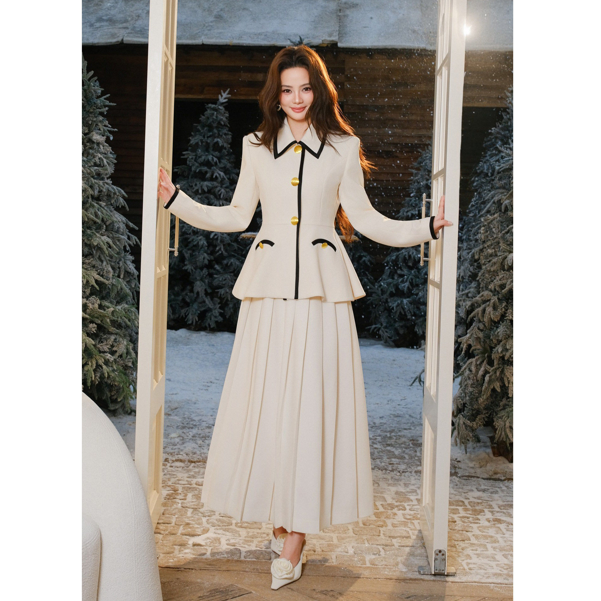 Maison Wester2025AW 米色拼黑条短款西装外套散摆半裙,女装/女士精品,时尚套装,淘宝优惠券,粉丝福利购,淘宝优惠卷