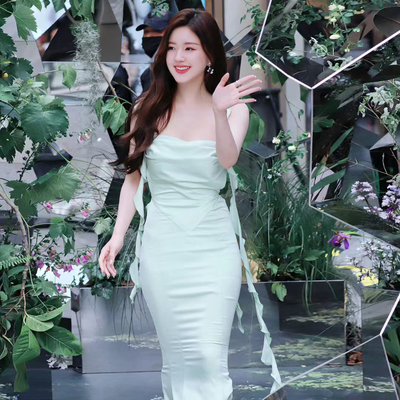 NJ缎面吊带碎花度假裙