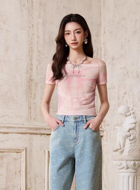 Three Quarters25SS 粉色3D定位时尚印花烫银logo一字肩T恤