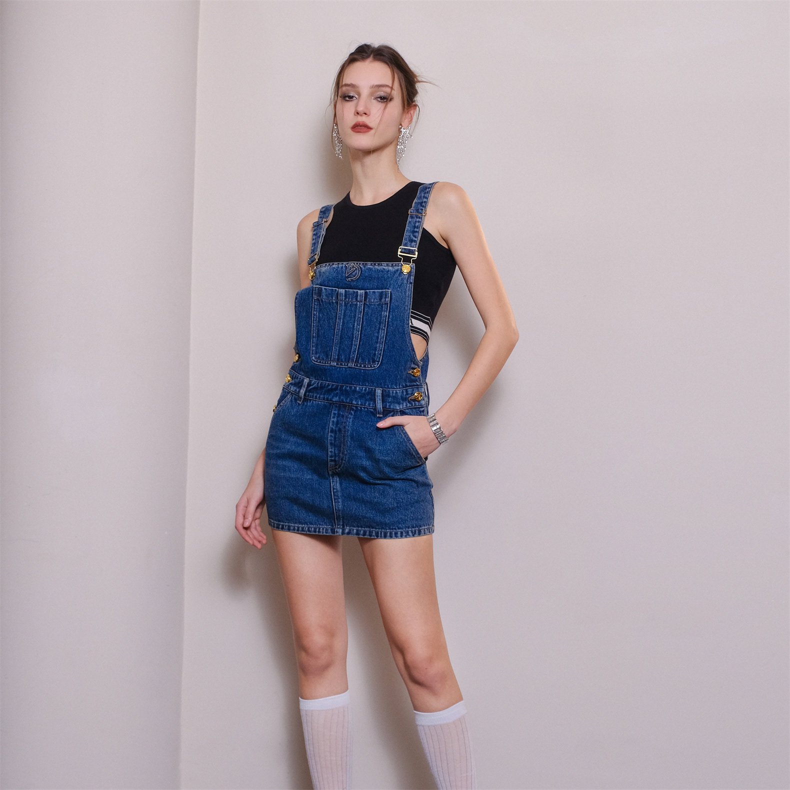 diana vevina 官方旗舰店2024夏季新款牛仔背带短裙百搭木兰集合