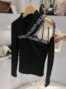 Devil 织带字母logo露肩黑色针织上衣 beauty