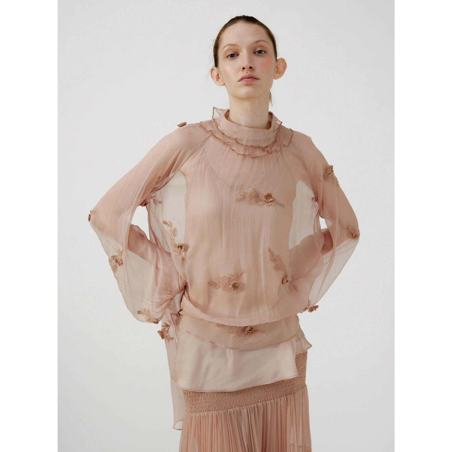 NONETONE  飘羽花语贝母粉肌理立体绣花桑蚕丝飘带长袖上衣半裙