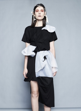 【上F】AWIS夏秋新款白色棉花装饰T恤不规则半身裙设计师