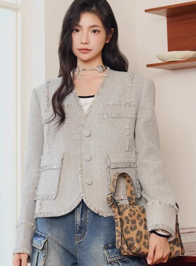 Three Quarters25灰色拉毛拼接短款小香风外套撞色烫银logo长袖