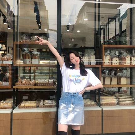 【折】SJYP2J春夏新品 小恐龙沙滩椅图案时尚T恤女