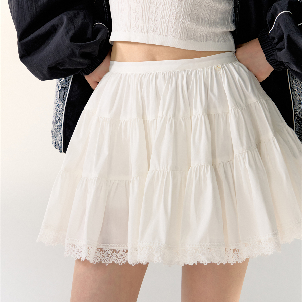 AsGony 早秋新款 通勤百搭蕾丝可爱花边半身裙