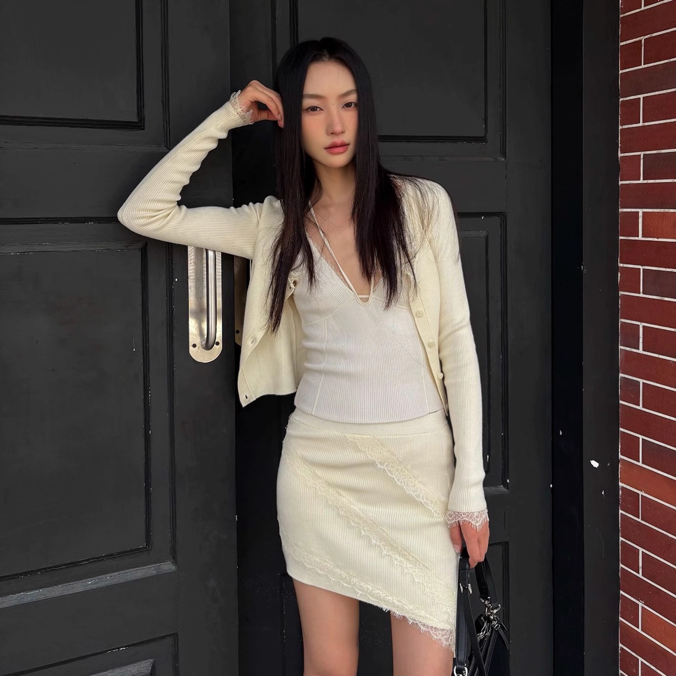 CNLEEWEI 25秋季新款 深V蕾丝毛织吊带上衣 拼接毛织开衫飘带短裙