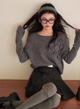 Queen Date 25AW秋冬 灰色立体花朵长袖灰色小皮带百褶裙