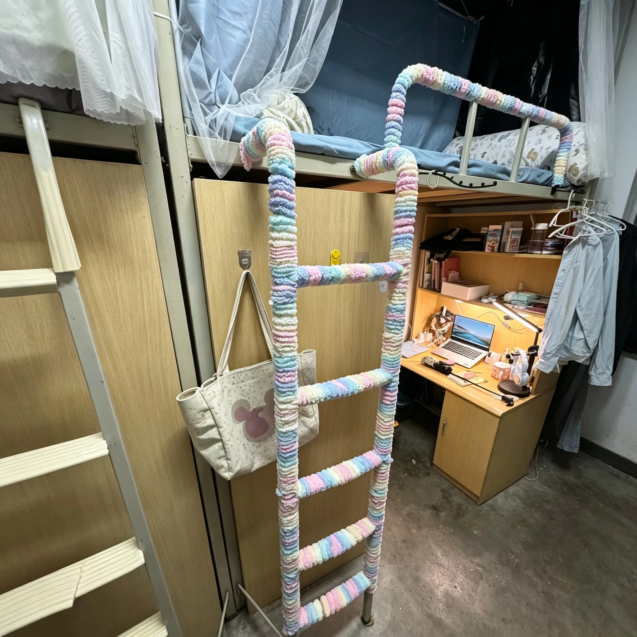 毛茸茸粗线条床头栏杆脚踏防撞毛线包边冬季防冻脚防滑宿舍楼梯用