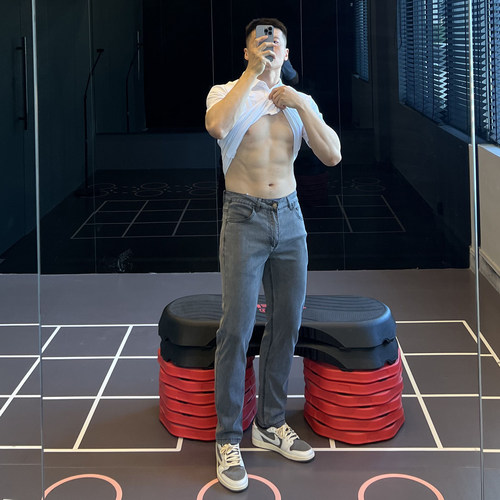 天丝莱赛尔面料小脚直筒牛仔裤男