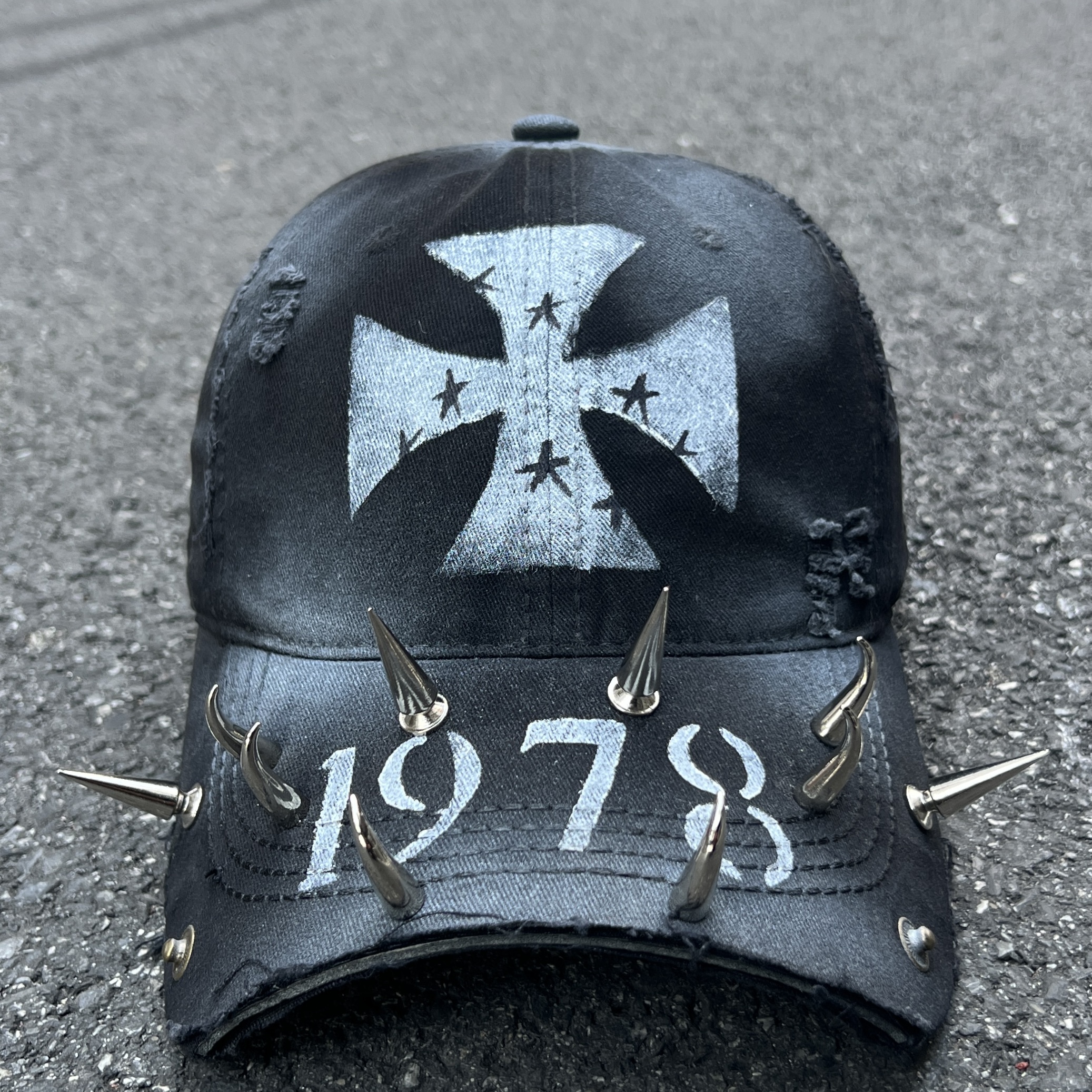 YIZILINGF 原创定制小众朋克铆钉鸭舌帽男女小众个性黑灰色帽子