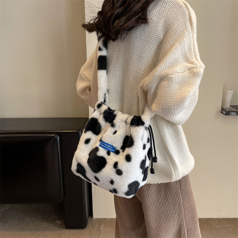 2025冬季新款豹纹毛绒包女大容量